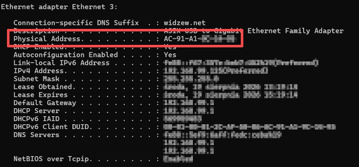 Okno konsoli systemowej Windows z wykonanym poleceniem ipconfig